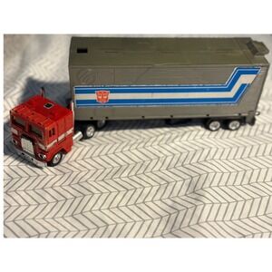 Vintage 1984 Original Transformers Optimus Prime G1 Toy Truck Action Figure